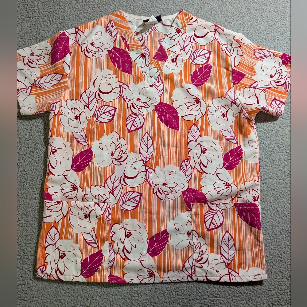 Silky Scrubs Women`s Floral Hawaiian Short Sleeve V Neck Scrub Top / Size Small